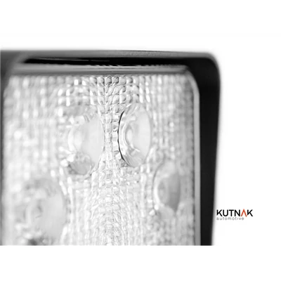 Munkalámpa 8x3W LED 24W 1400 LUMEN 12/24V 110x110 terítő fénnyel 